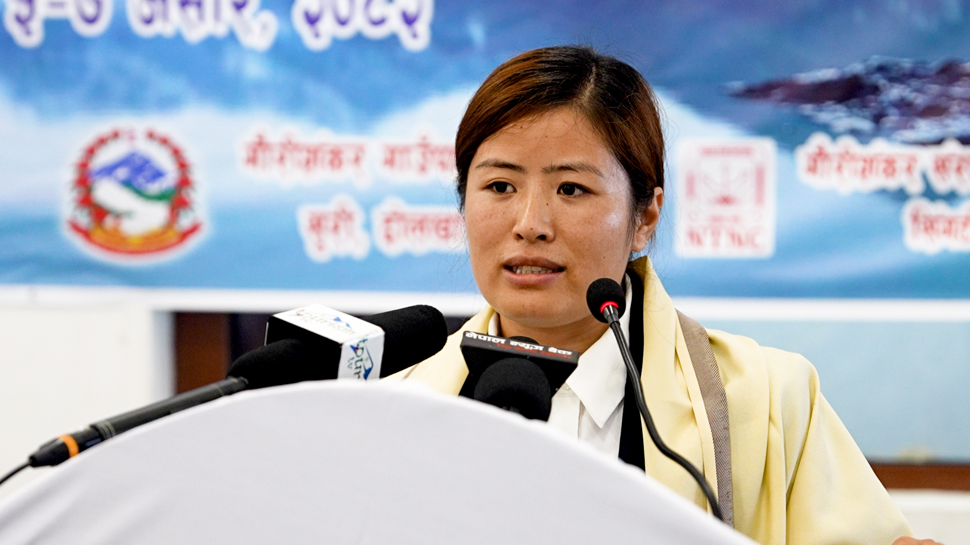 सगरमाथाको शिखरमा नेपाली कफी चिनाउने महिला : ‘जसको सपना हिमाल भन्दा अग्लो थियो’
