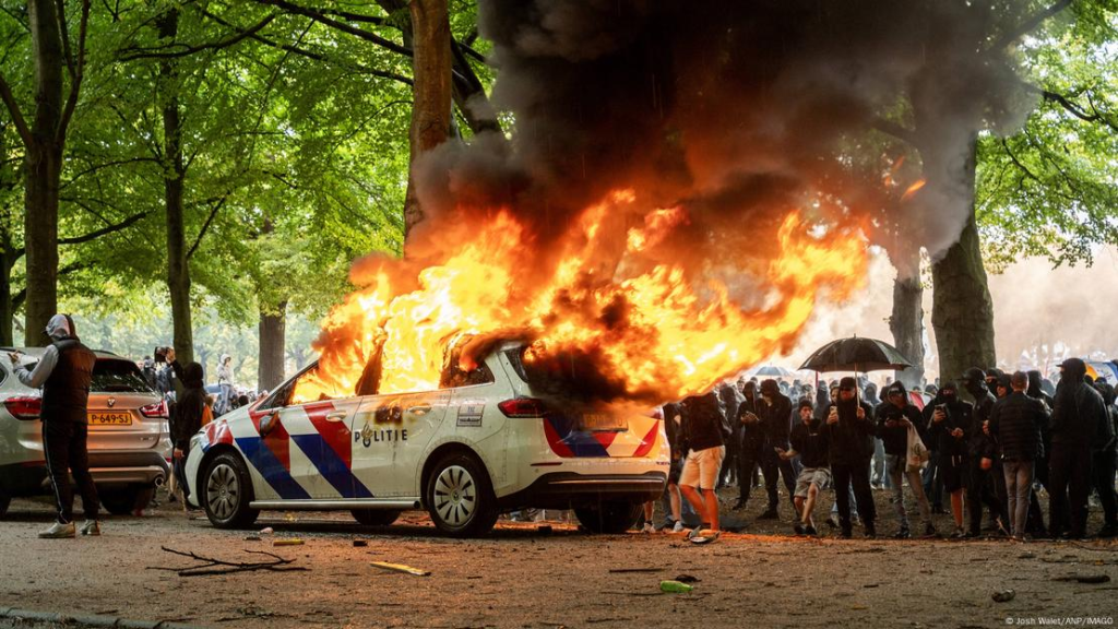 नेदरल्याण्डमा शरणार्थीविरोधी हिंसात्मक प्रदर्शन, अश्रुग्यास र पानीको फोहोरा चलाइयो