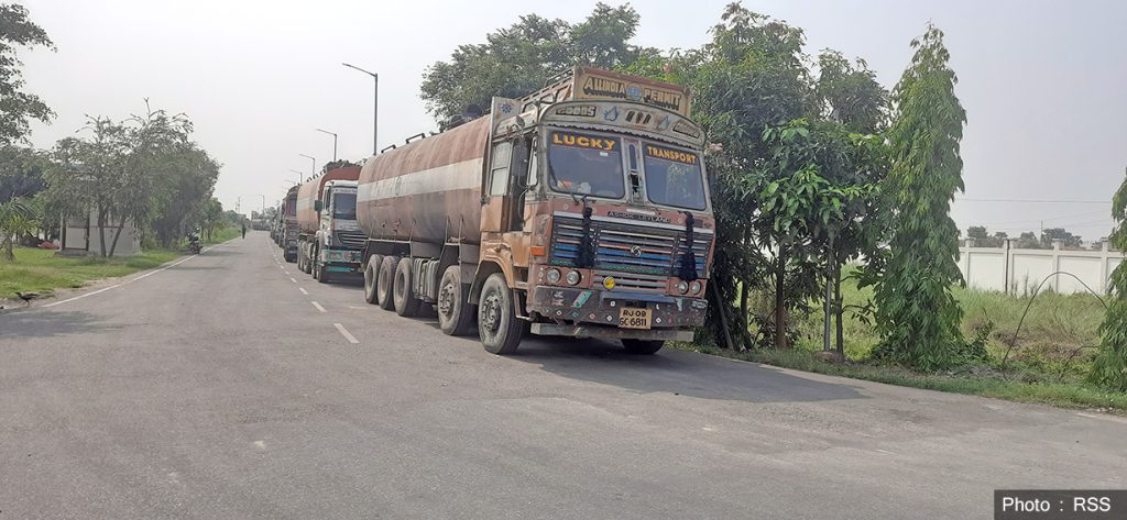 वीरगञ्ज नाकाबाट २ महिनामै २६ अर्बको पेट्रोलियम पदार्थ आयात