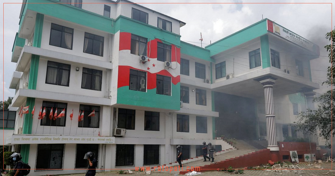 कांग्रेसका ४८ जिल्ला कार्यालय र केन्द्रीय कार्यालय जलेर ध्वस्त