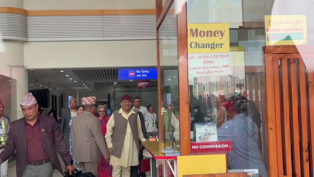 पूर्व राजा ज्ञानेन्द्र शाह पोखरामा