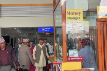 पूर्व राजा ज्ञानेन्द्र शाह पोखरामा