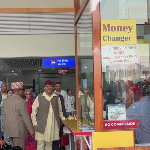 पूर्व राजा ज्ञानेन्द्र शाह पोखरामा